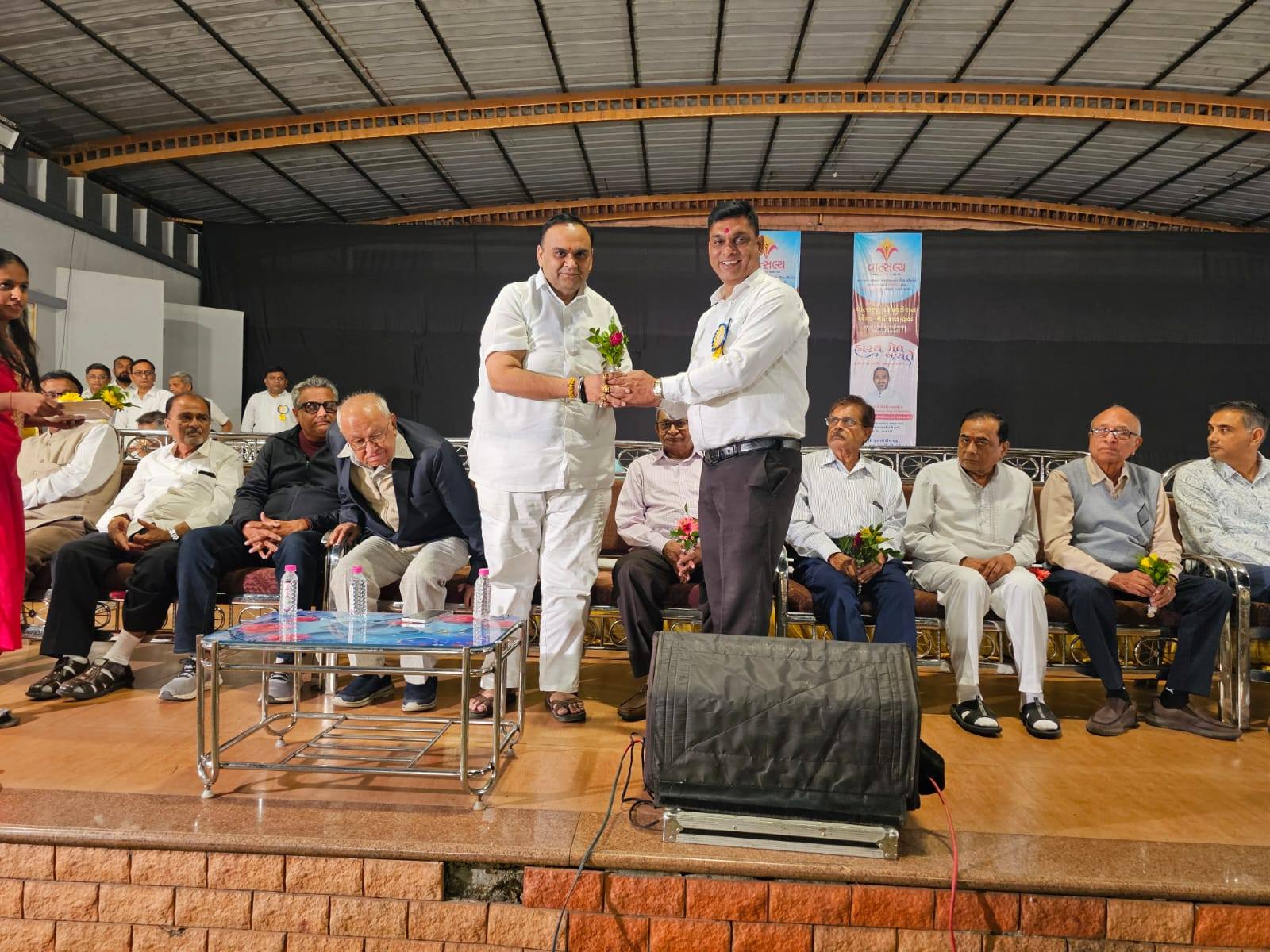 તા.૨૦-૧૨-૨૦૨૫ ના રોજ વાત્સલ્ય એજ્યુકેશન એન્ડ મેડિકલ ટ્રસ્ટ બારડોલી હાસ્ય કલાકાર પદ્મશ્રી ડૉ. જગદીશ ત્રિવેદીજી દ્વારા હસ્ય મેવ જયતે નો કાર્યક્રમ યોજાયો.